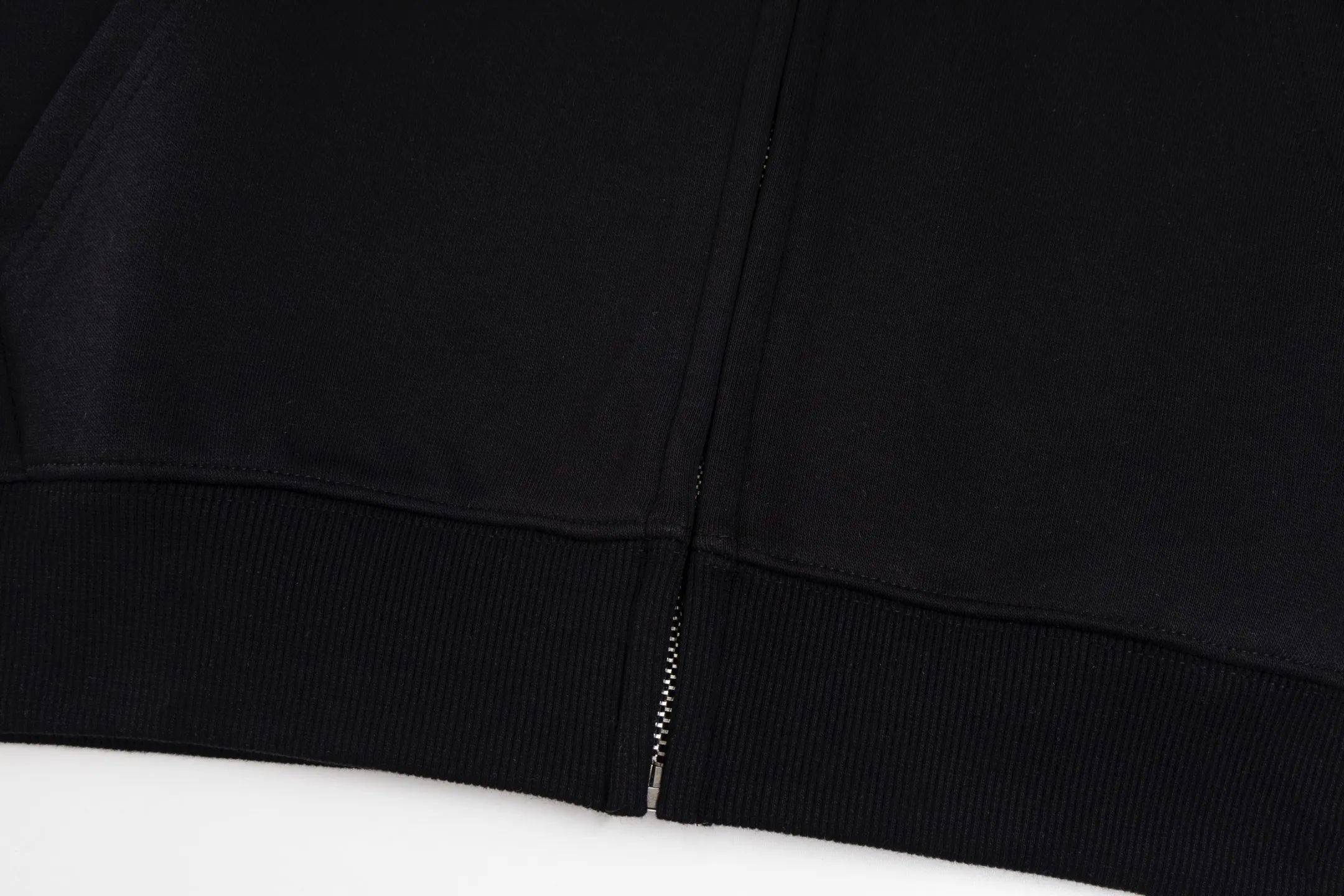 P270 model number B118 Raff embroidered small label hooded jacket POLO official website consistent style Fabric: 450g pure cotton composite material Technology: imported machine full embroidery small label Customized pure cotton two-color stripe thread tight and non-deformation Supporting: complete three labels Cardboard oil paper code sticker packaging High temperature pre-shrinking process before making will not shrink and deformation Imported machine professional plate production os version can wear up to 200 pounds Manual size measurement An error of 2-3cm is normal. Color: black, navy blue, size: s m l xl